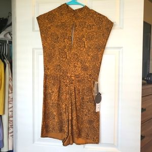 Falling 🍂 for this Amuse Society Romper!